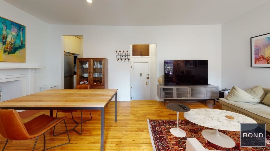 226 West 21st Street - Photo 2