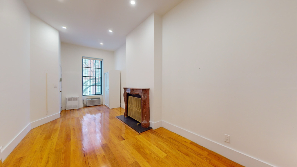 310 East 81st Street - Photo 10