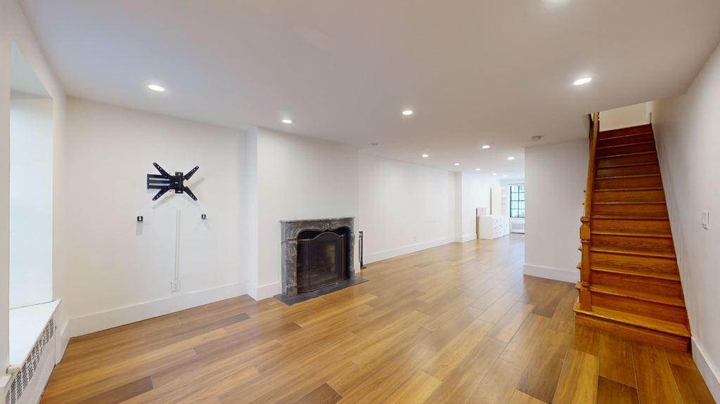 310 East 81st Street - Photo 6