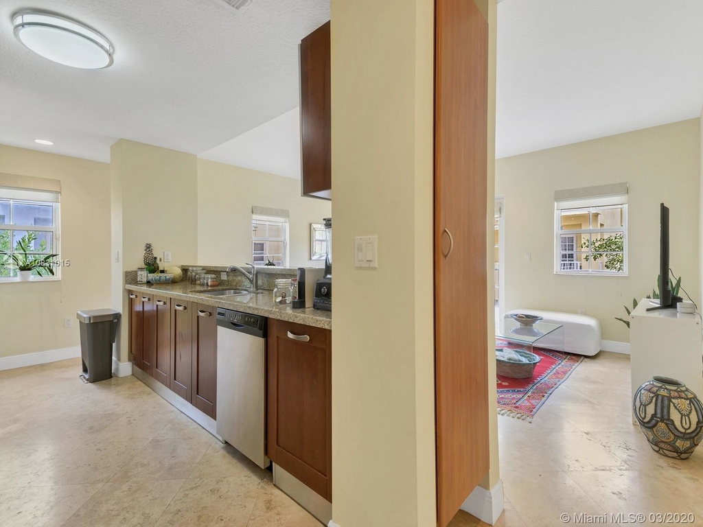 1031 Sw 9th Ct - Photo 6