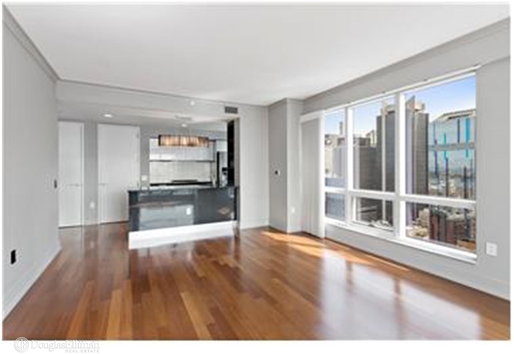 350 West 42nd St - Photo 9