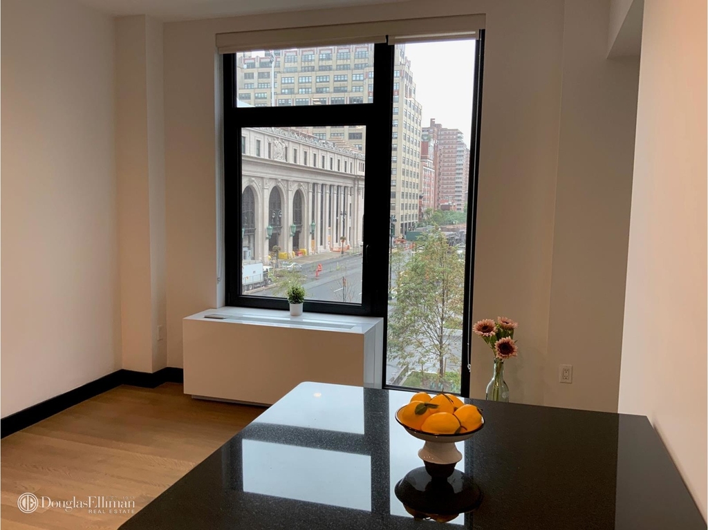 401 West 33rd Street - Photo 2