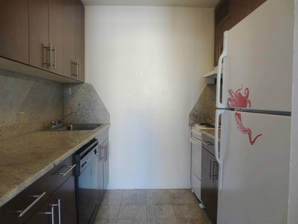 284 MOTT STREET - Photo 2