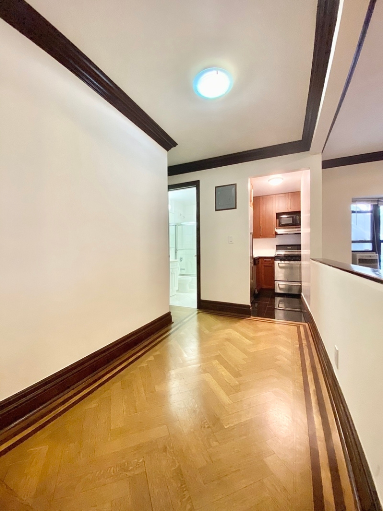 235 East 46th Street - Photo 5