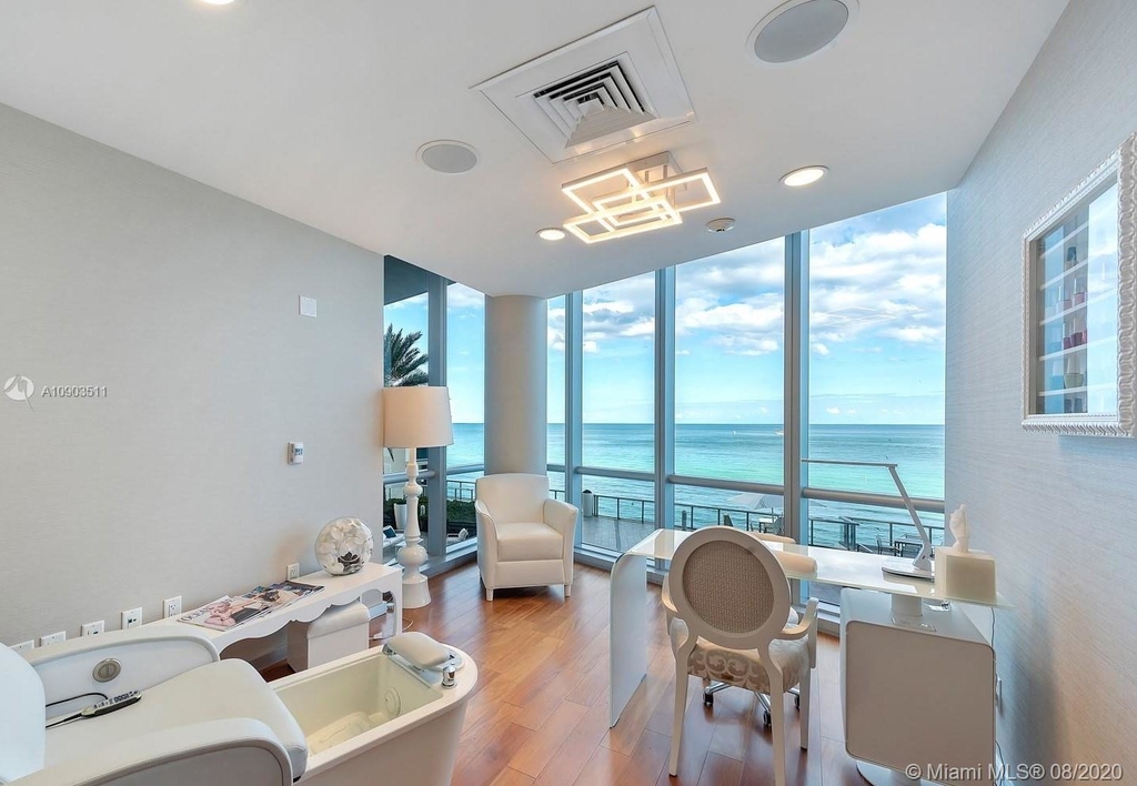 17121 Collins Ave - Photo 18