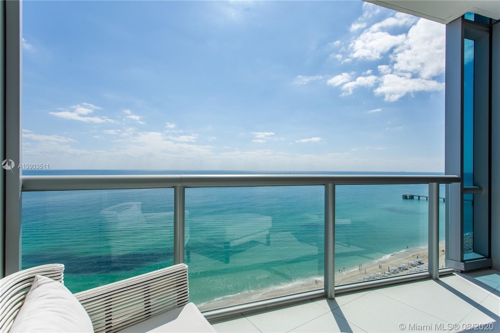 17121 Collins Ave - Photo 2