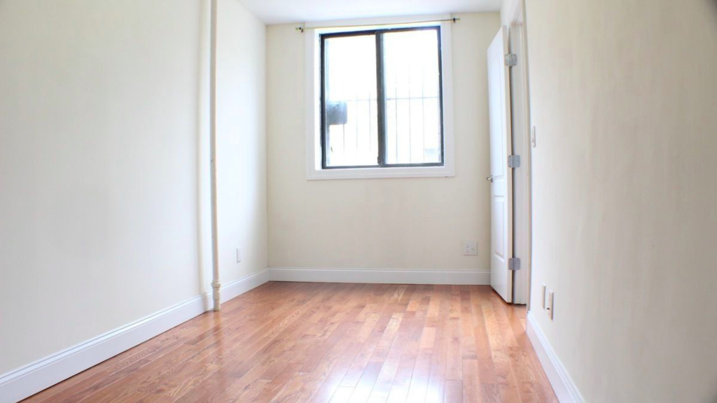 255 Troy ave - Photo 2