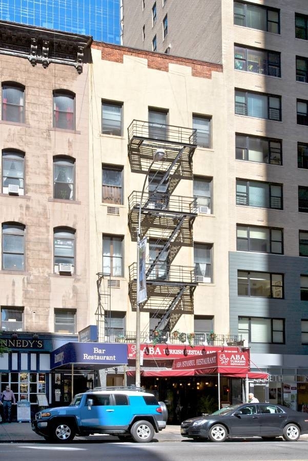 325 West 57 Street - Photo 5