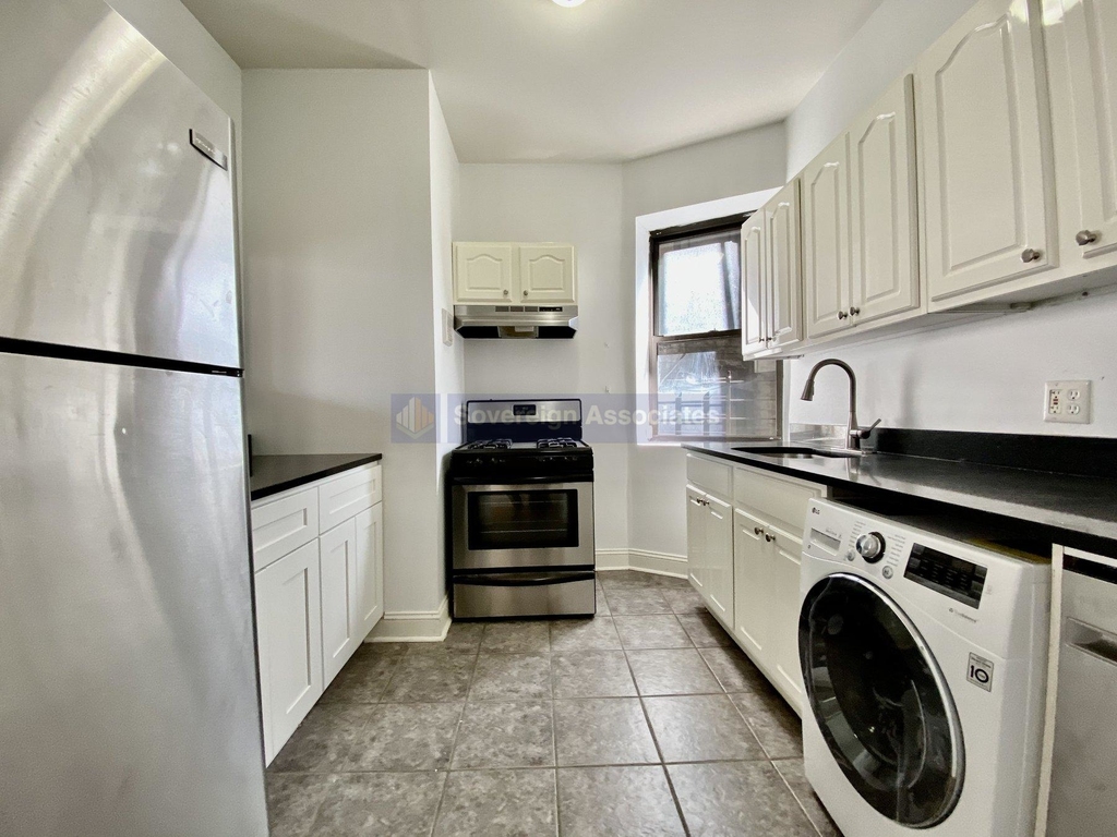 941 Amsterdam Avenue - Photo 2