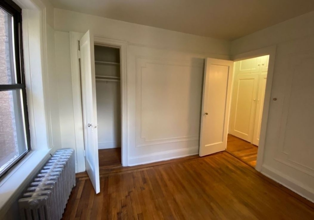 398 East 52nd Street - Photo 4