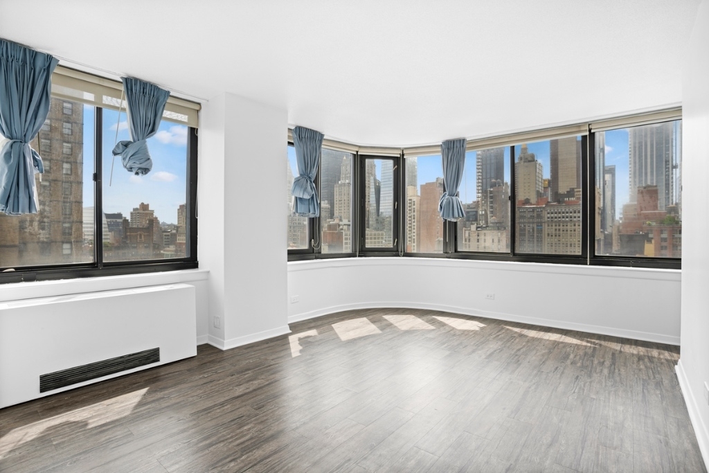 159 East 30th Street - Photo 2