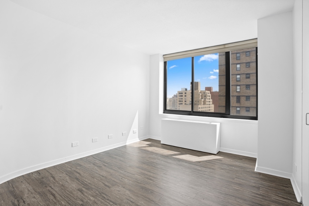 159 East 30th Street - Photo 3