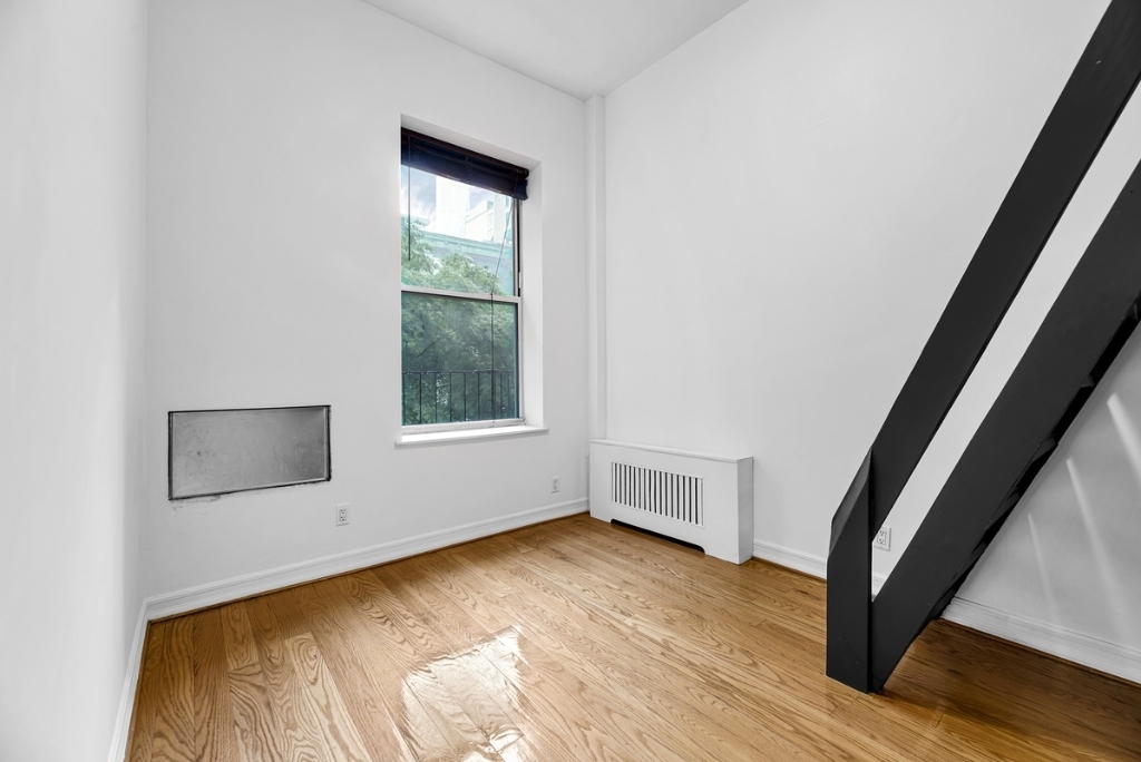 124 East 27th Street - Photo 1