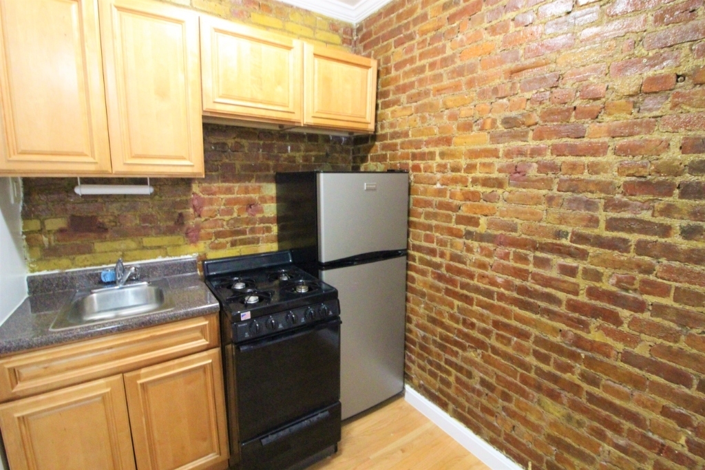 332 East 95th Street - Photo 2