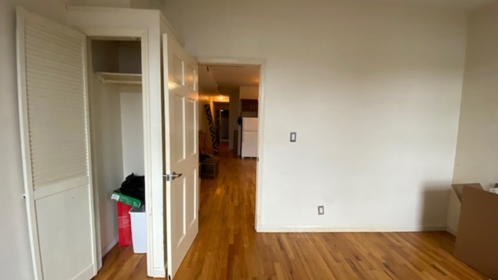 1061 Bergen St - Photo 5