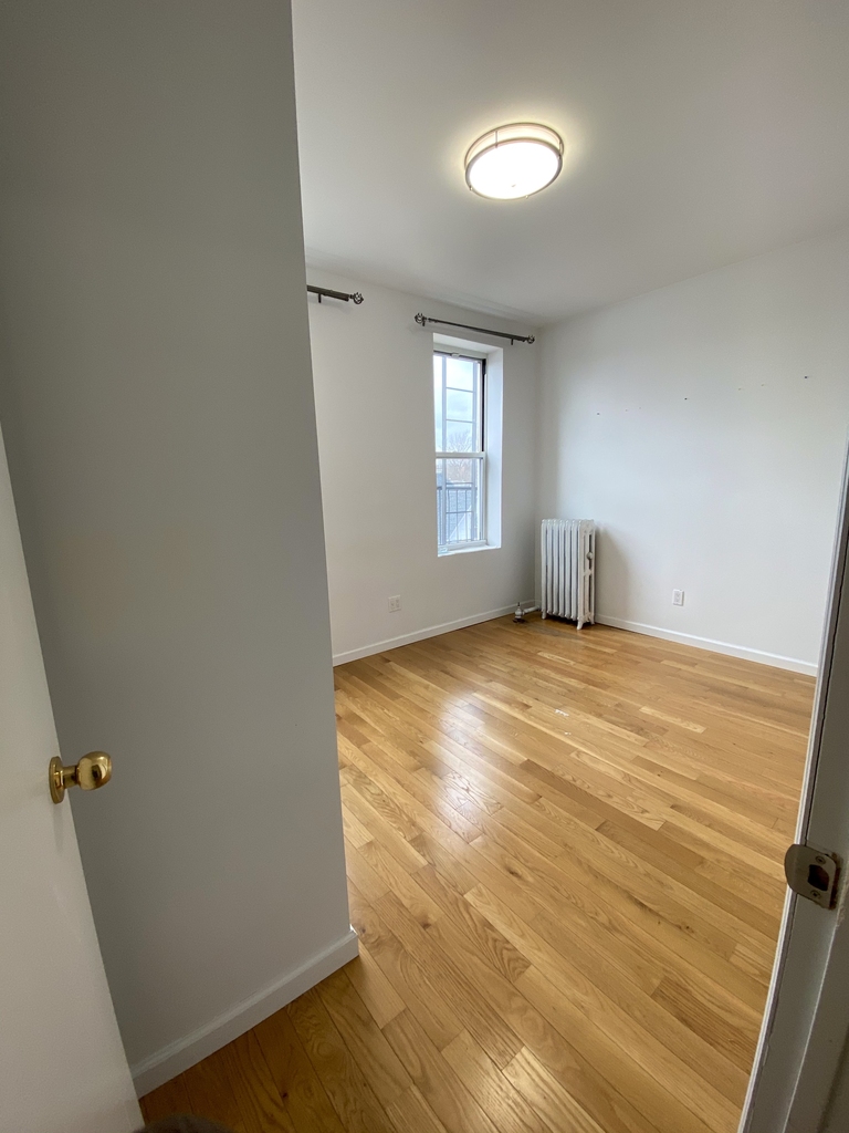 572 East 26th Street - Photo 4