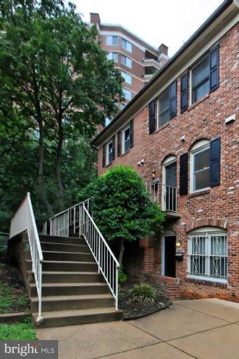 1208 Wayne Street N - Photo 1