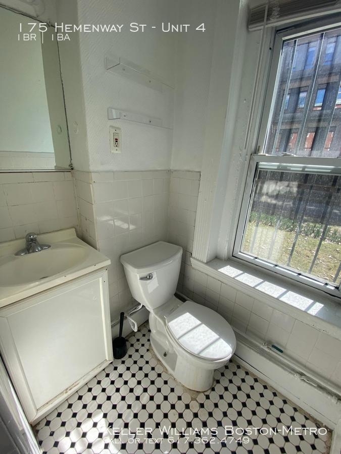 175 Hemenway St - Photo 3