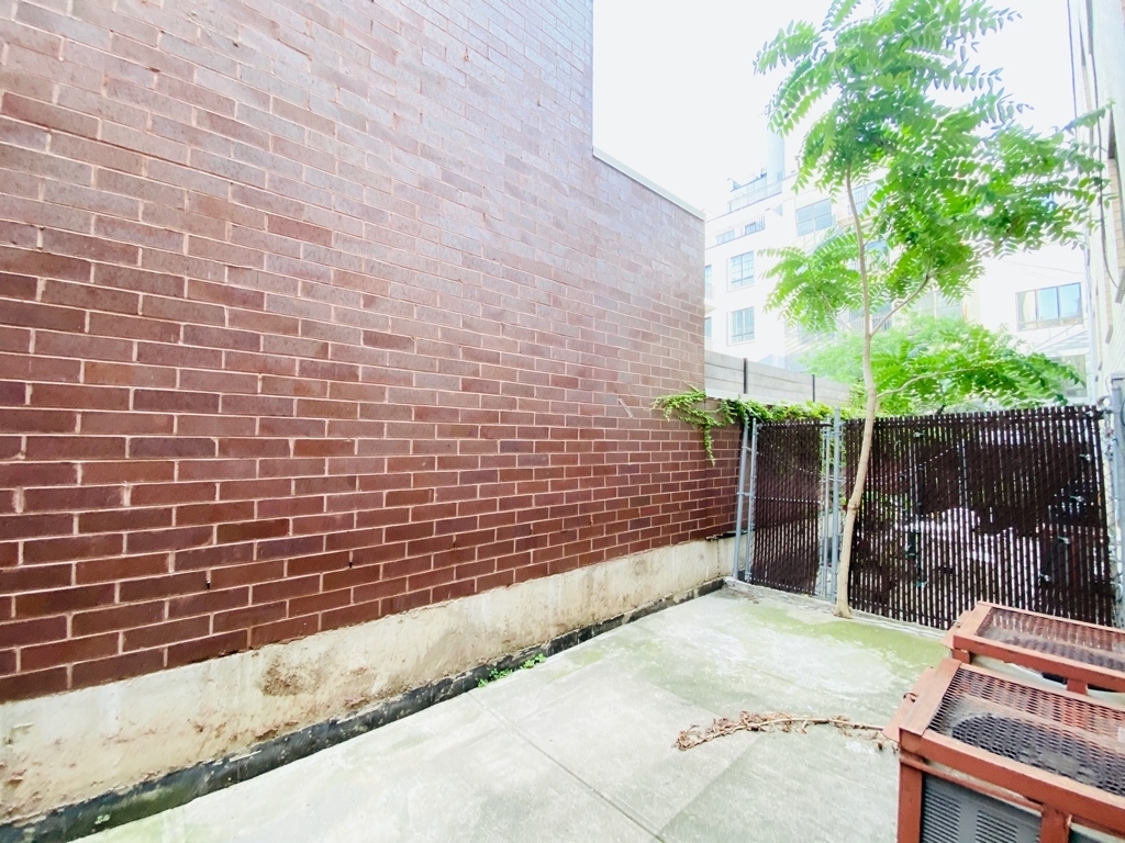 118 Leonard Street - Photo 11