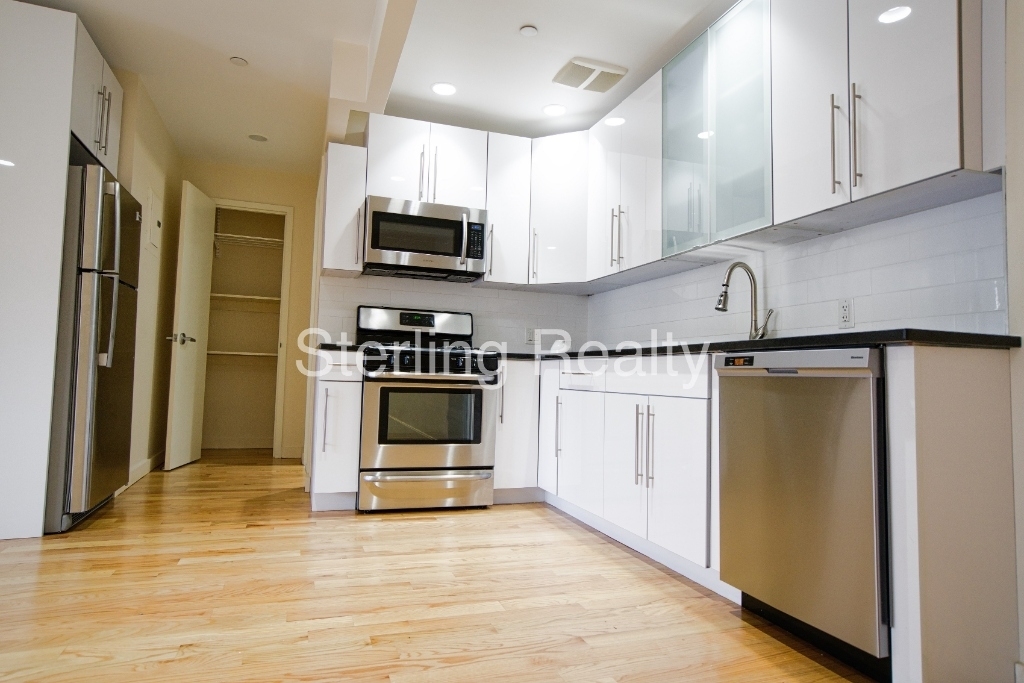 23-15 Astoria Boulevard - Photo 1