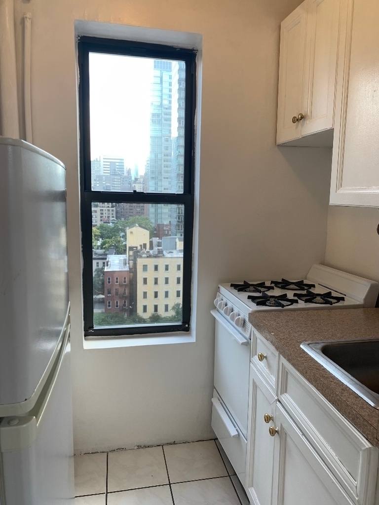 311 East 55th Street - Photo 1