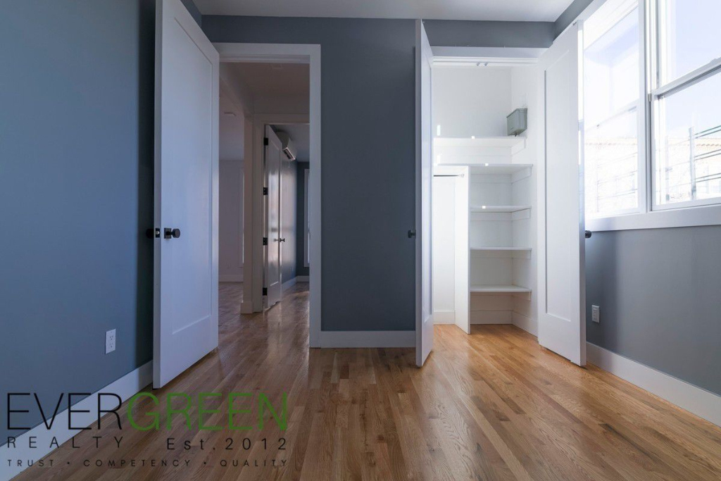 84 East 52nd Street - Photo 6