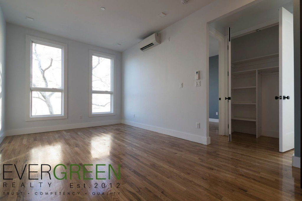 84 East 52nd Street - Photo 1