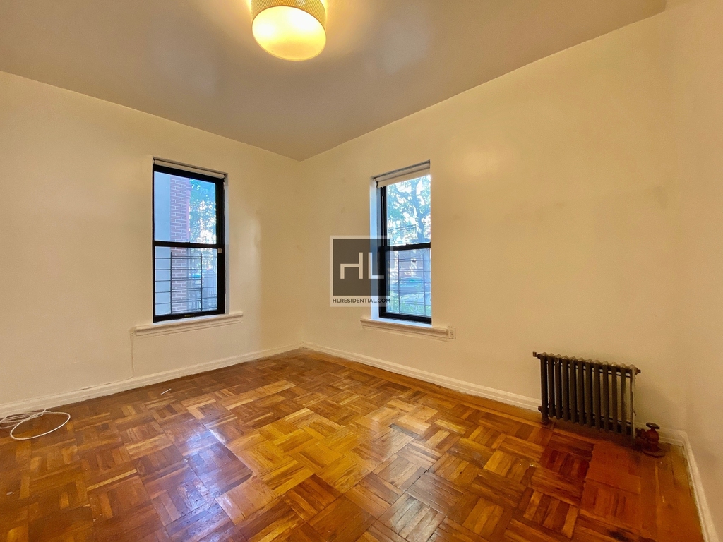 874 43 Street - Photo 2