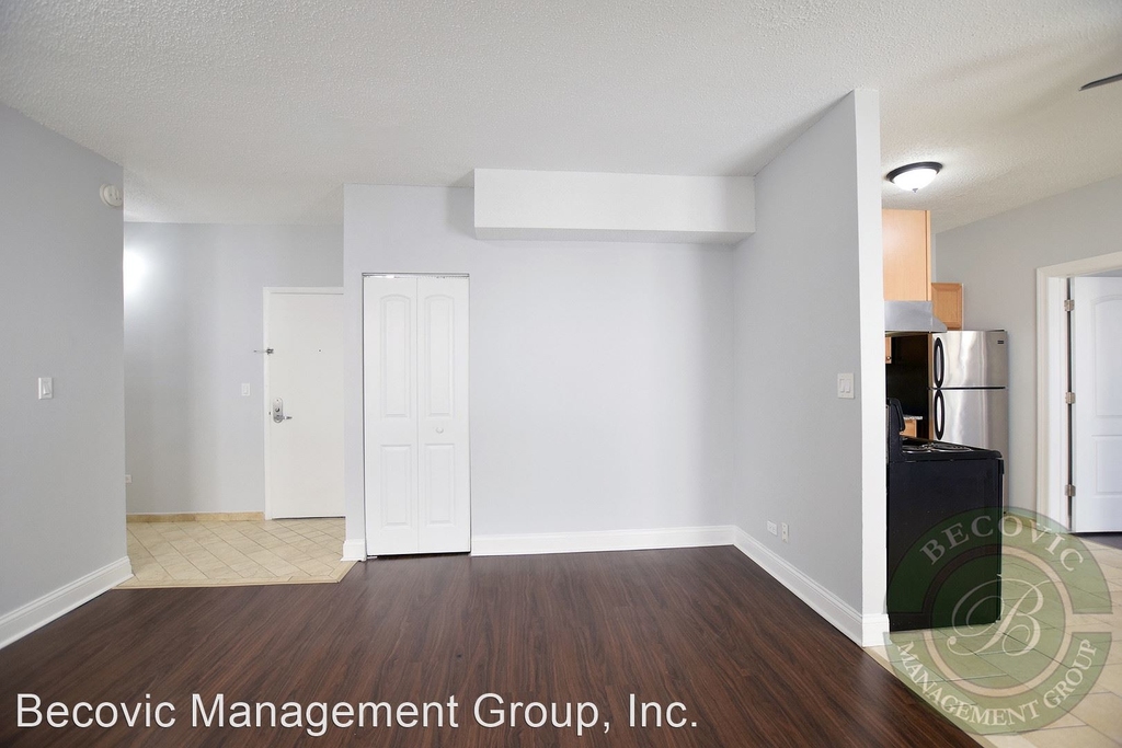 4520 N. Clarendon Avenue - Photo 2