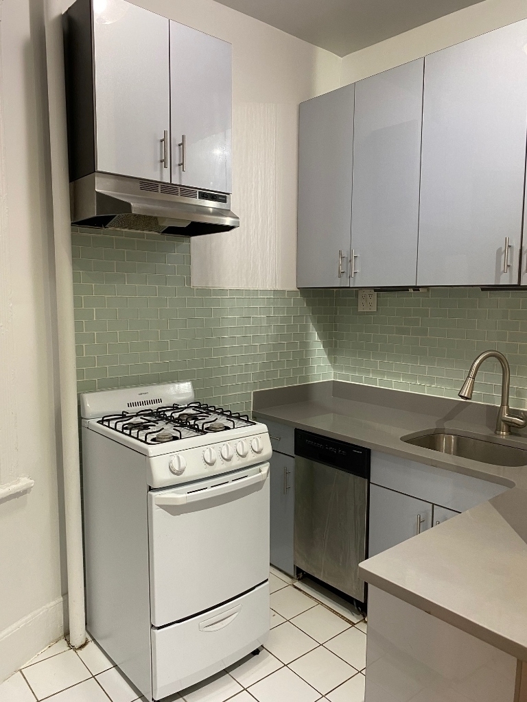 410 E 59 St - Photo 0