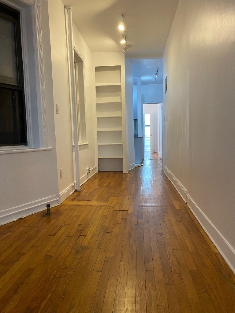 410 E 59 St - Photo 3