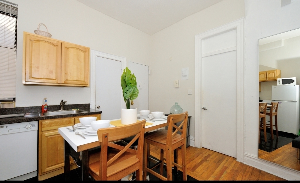 440 West 45th Street - Photo 1