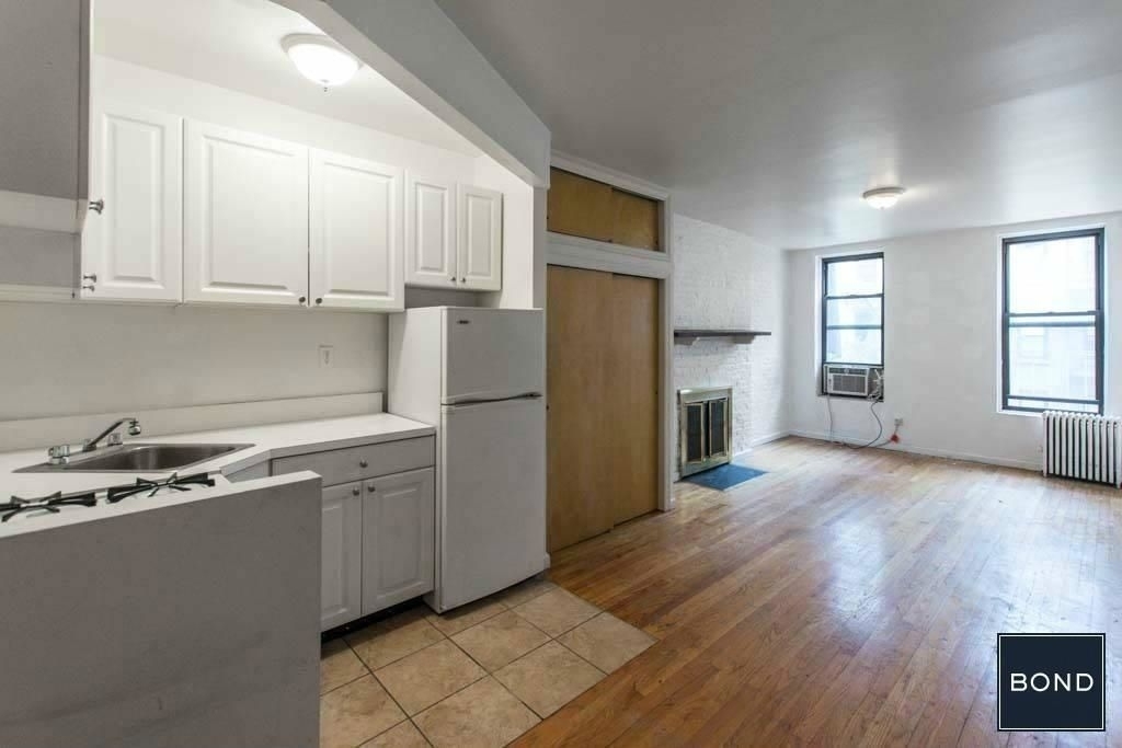 239 East 24th Street - Photo 2