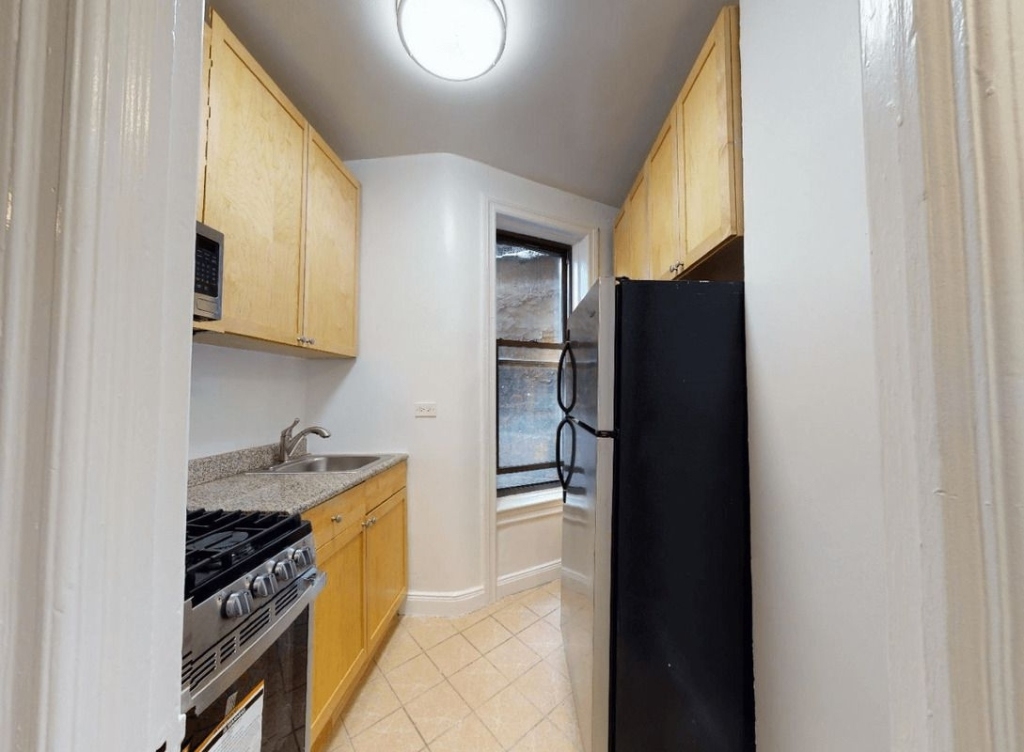 209 West 21 - Photo 1