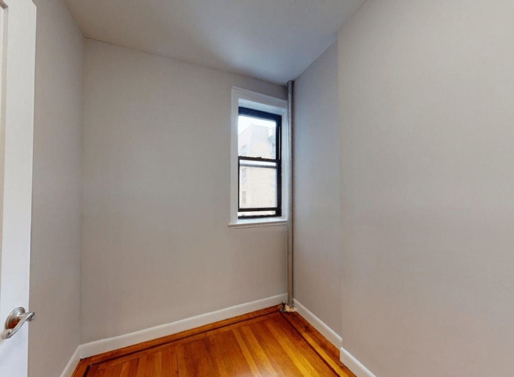 209 West 21 - Photo 5