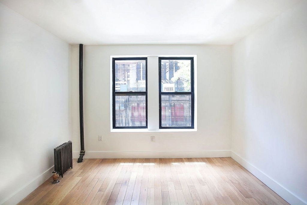 137 W 137th St - Photo 3