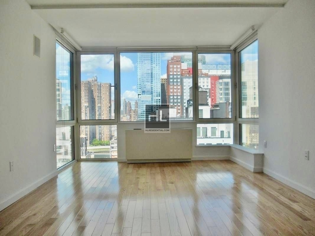 350 West 37th Street - Photo 0