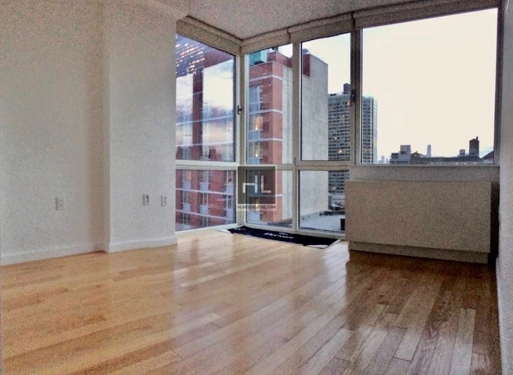 350 West 37th Street - Photo 1