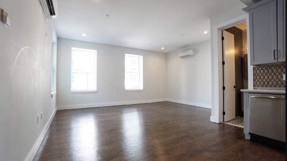 58 Greenpoint Avenue - Photo 1