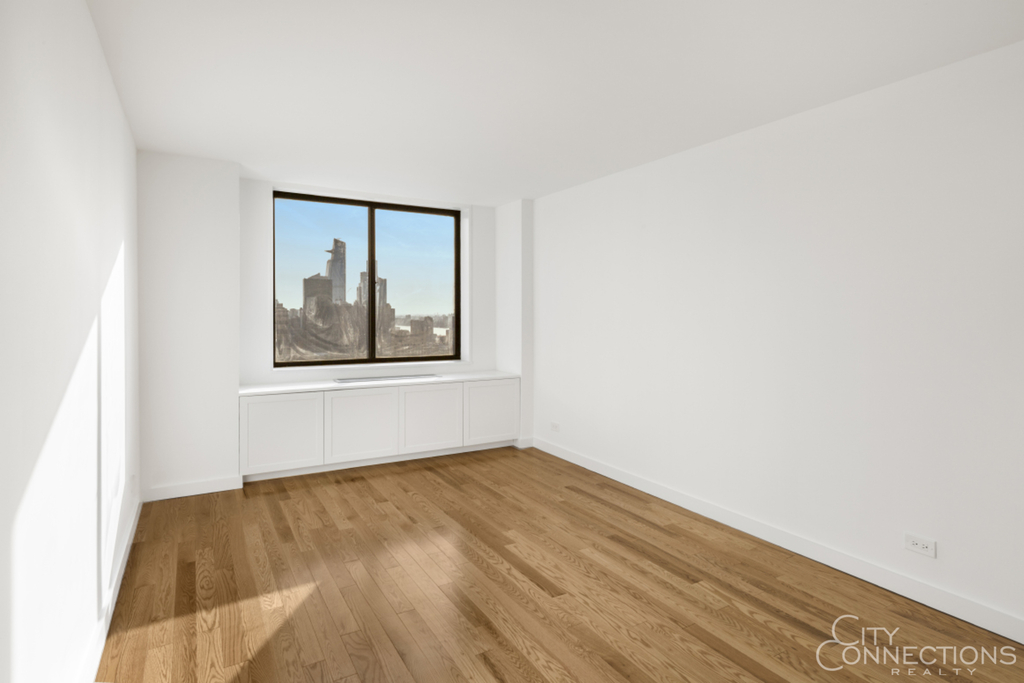 347 W 57th St - Photo 6