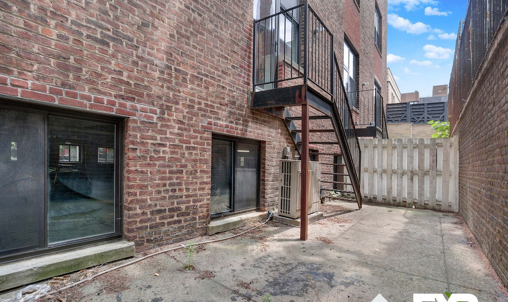 180 Bainbridge Street - Photo 4