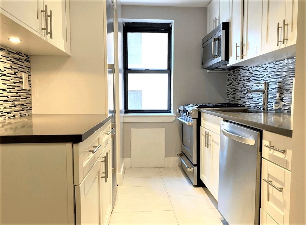 301 East 47th Street - Photo 4