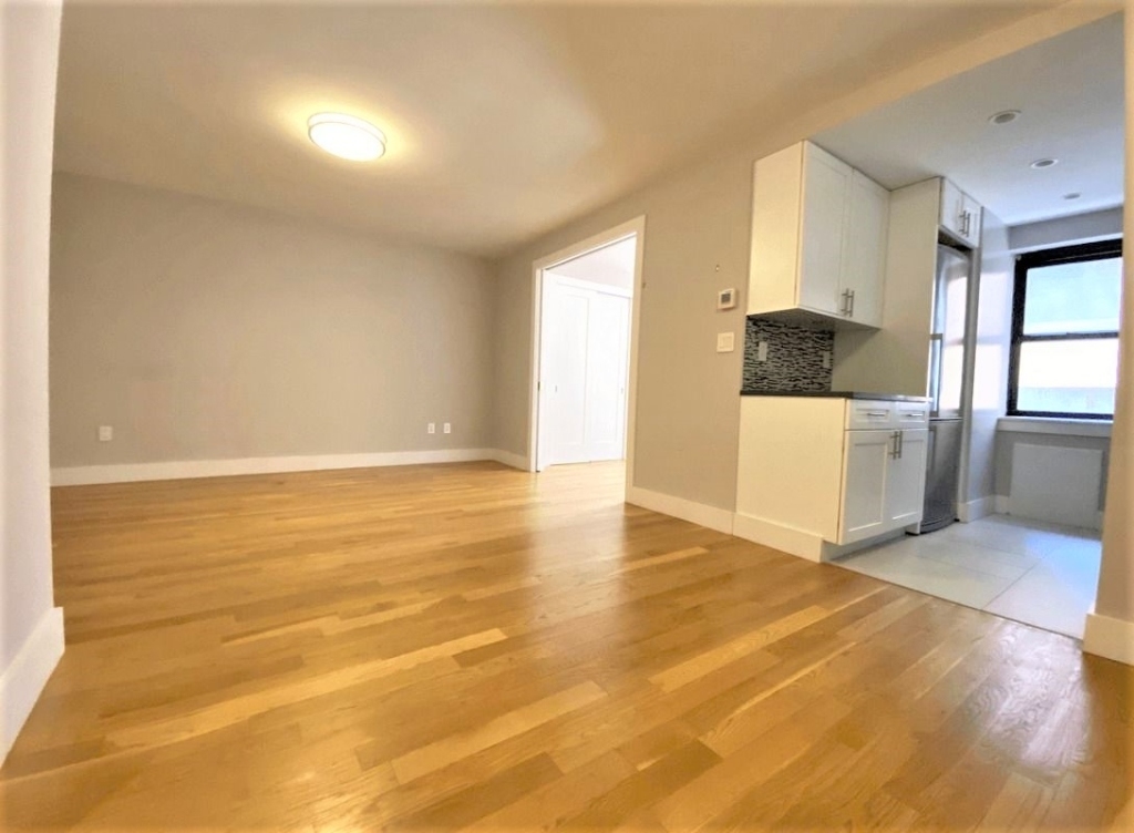 301 East 47th Street - Photo 2