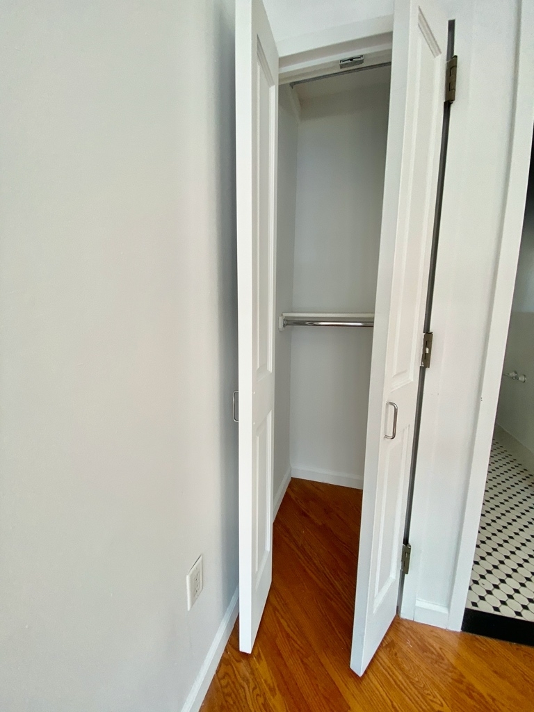 401 West 22nd Street - Photo 2