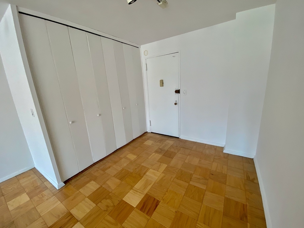 360 West 22nd Street - Photo 5