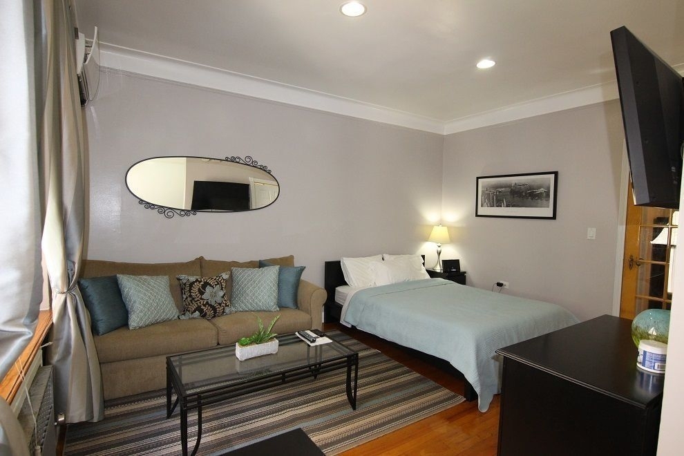 210 West 17th Street - Photo 2