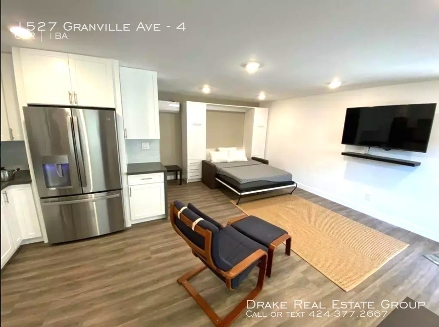 1527 Granville Ave - Photo 2