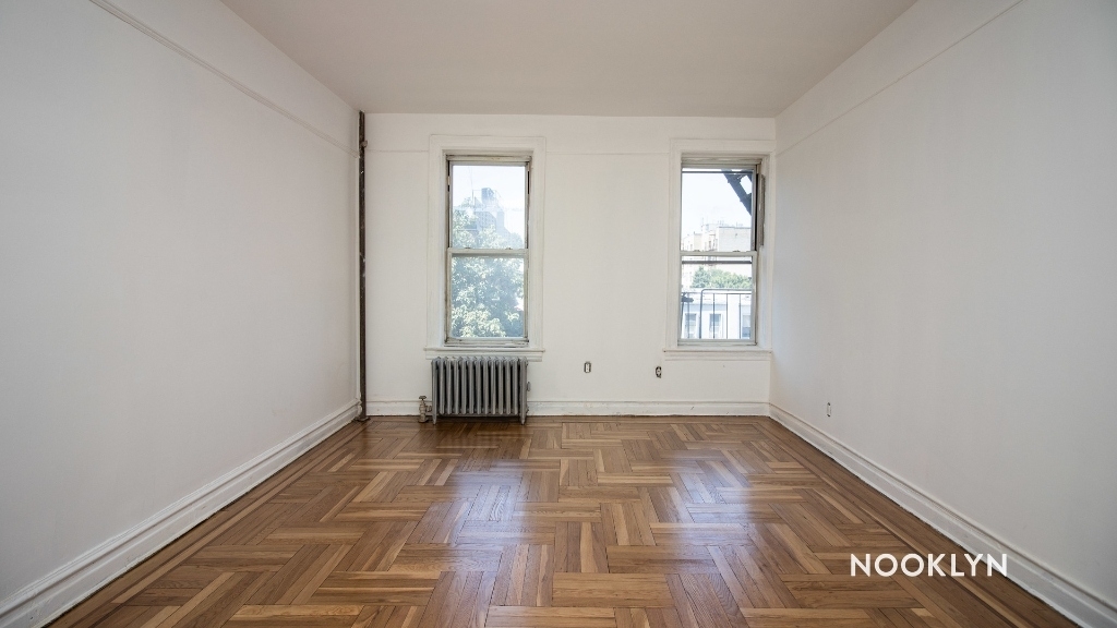 826 East 16th Street - Photo 3