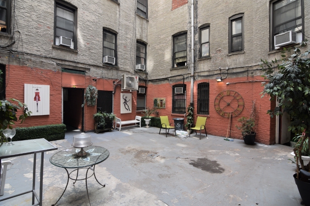 208 East 82nd Street - Photo 4