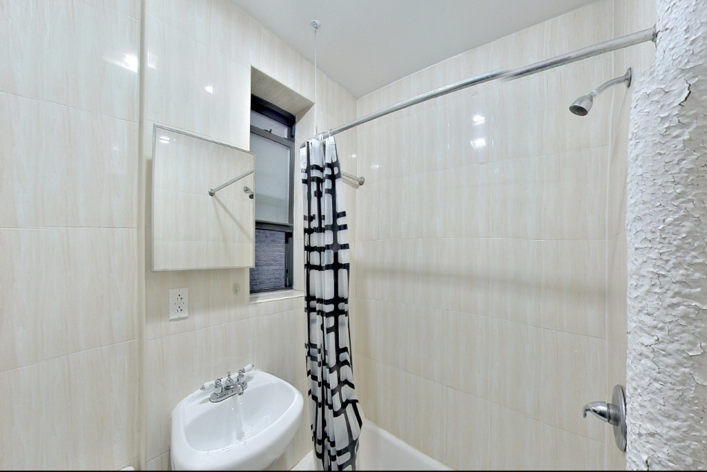 205 West 109th Street - Photo 4